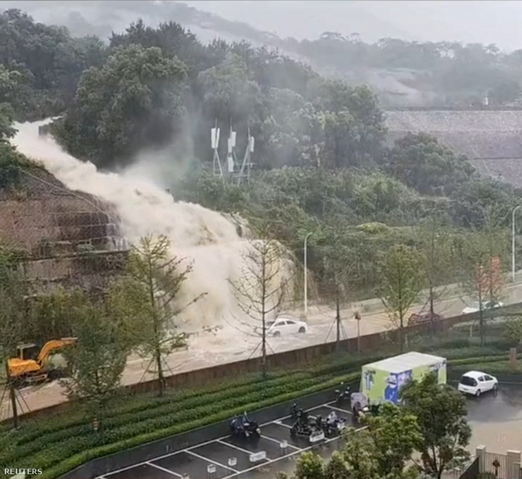 A Talim tájfun okozta heves esőzéseket követő árvíz Fuzhou Fujian tartományban, Kína 2023