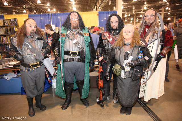 Klingonnak öltözött rajongók egy amerikai Star Trek-találkozón