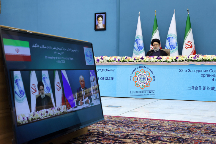 Ebrahim Raiszi részt vesz a Sanghaji Együttműködési Szervezet államfői tanácsának (SCO) 23. csúcstalálkozóján az iráni elnöki hivatalban, Teheránban 2023. július 4-én