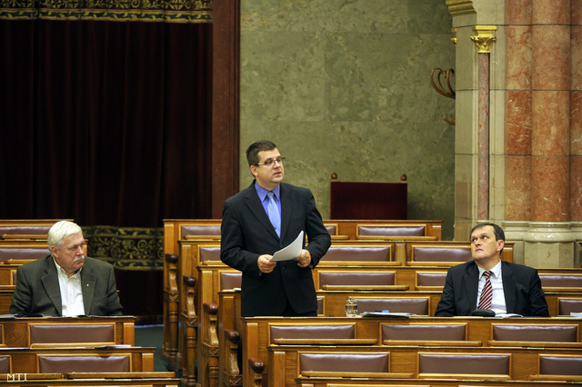 Seszták Miklós a Kereszténydemokrata Néppárt (KDNP) képviselője felszólal a 2014. évi költségvetésről szóló törvényjavaslat általános vitájában az Országgyűlés plenáris ülésén 2013. október 25-én.