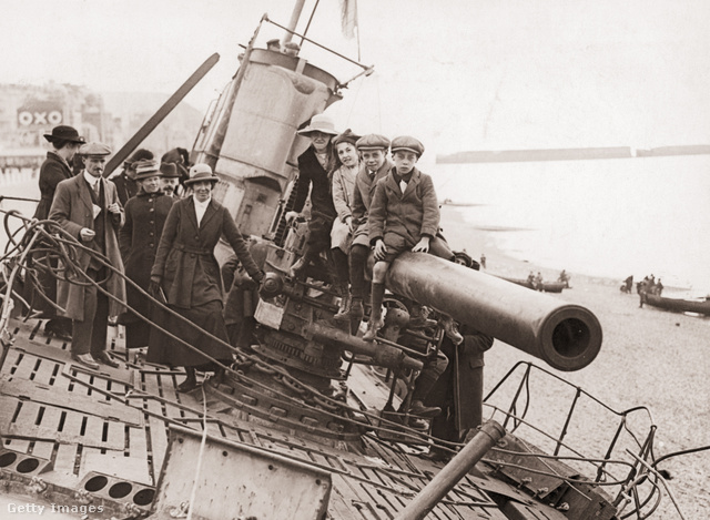 1919, Hasting: hatalmas tengeralattjárót találtak a parton