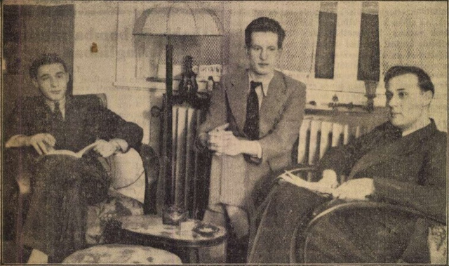 Kosztolányi Ádám (jobbról) Karinthy Ferenc (középen) és Somlyó György társaságában (1939)