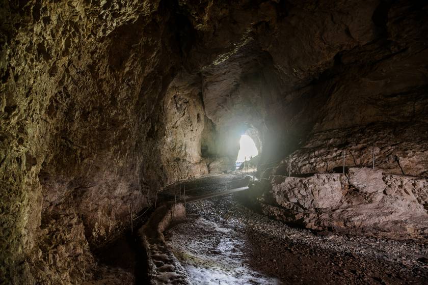 A cseppkőbarlangok egyike, a Nagy Magyar-barlang.