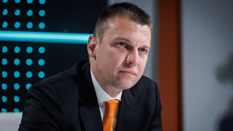 „Az erkölcsi, emberi hiteled előttem megszűnt” – Menczer Tamás nyílt levélben ment neki Vitézy Dávidnak