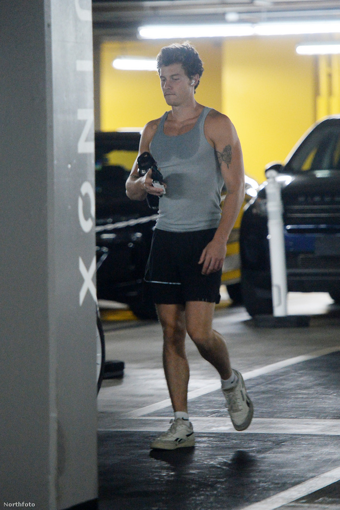 Shawn Mendes trikója arról árulkodik, hogy nem vette félvárról az edzést