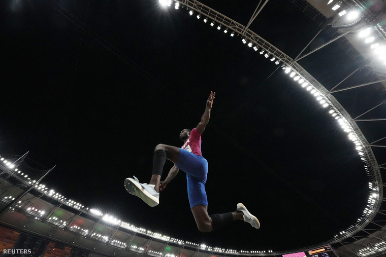Az amerikai Will Claye a férfi hármasugrás döntőjjében a budapesti atlétikai világbajnokságon a Nemzeti Atlétikai Központban 2023