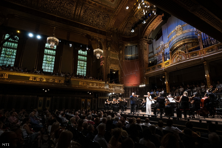 Keller András karmester és a Concerto Budapest, a Fesztivál Akadémia Budapest rendezvénysorozat Zeneakadémián rendezett nyitó gálahangversenyén 2023. július 14-én