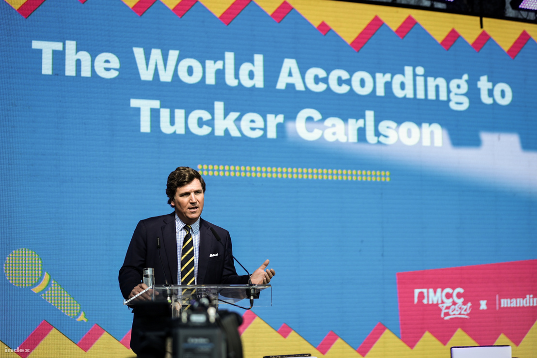 Tucker Carlson az MCC Feszten 2023. augusztus 22-én