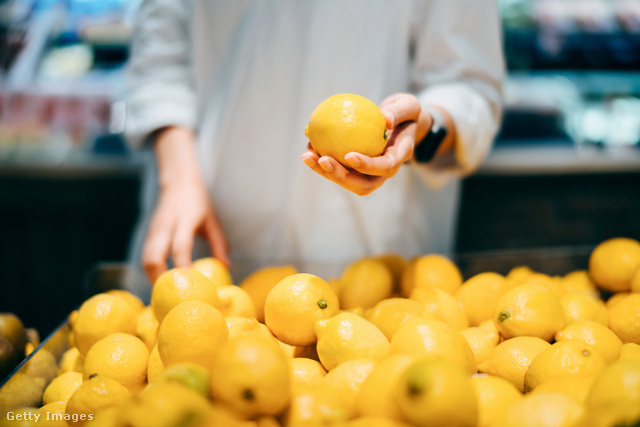 A boltokban kötelező feltüntetni, hogy a citrom héja alkalmas-e emberi fogyasztásra