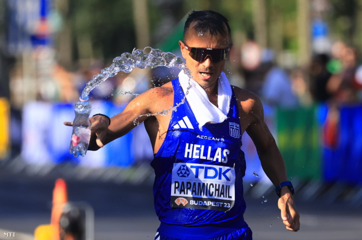 A görög Alexandrosz Papamichail a férfi 35 kilométeres gyaloglás versenyében a budapesti atlétikai világbajnokságon az Andrássy úton 2023. augusztus 24-én