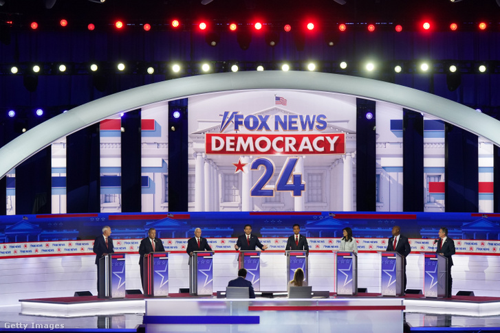 Asa Hutchinson, Chris Christie, Mike Pence, Ron DeSantis, Vivek Ramaswamy, Nikki Haley és Tim Scott 2023. augusztus 23-án a republikánus elnökjelölti vitán