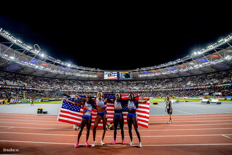A női 4x400 m-en győztes amerikai váltó: Sha'Carri Richardson, Gabby Thomas, Twanisha Terry és Tamara Davis