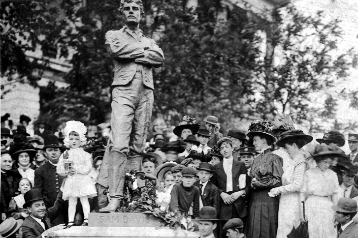 Sam David szobrának 1909-es felavatása – ezt a szobrot szeretnék most ledönteni a BLM-mozgalom tagjai