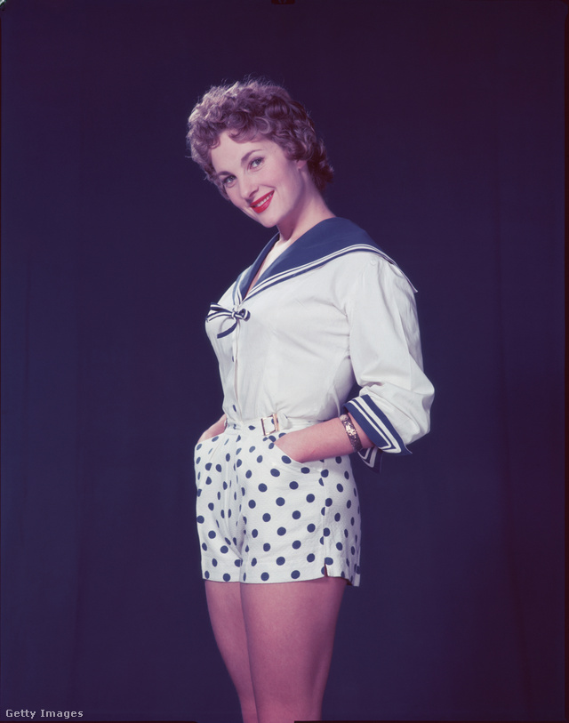 Amerika, sőt Hollywood divatjára is óriási hatással volt a ma már iskolai viseletnek számító tengerészstílusból származó matrózblúz
