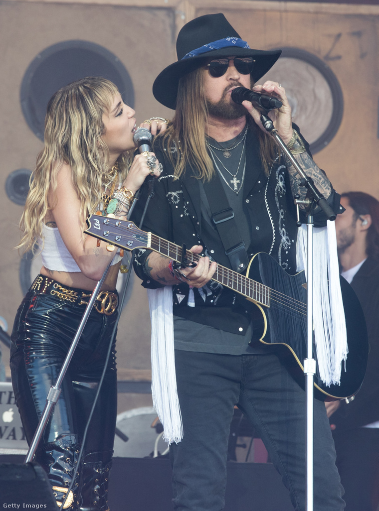 Billy Ray Cyrus és Miley Cyrus. (Fotó: Matt Cardy / Getty Images Hungary)