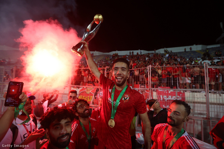 Az al-Ahlil játékosai ünneplik az afrikai Bajnokok Ligája-győzelmüket 2023. június 11-én