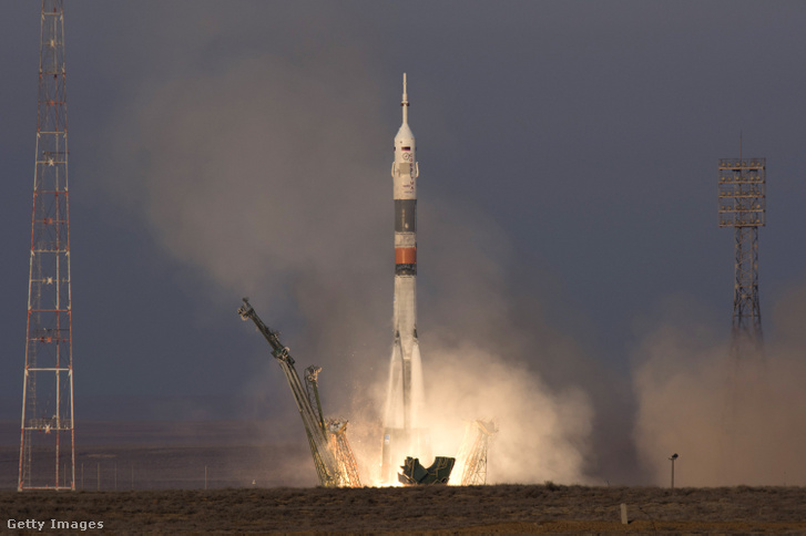 Az Európai Űrügynökség Expedíció 46-47-es expedíciójának legénysége az űrbe indul a Bajkonur űrközpontból 2015. december 15-én Kazahsztánban. A Szojuz TMA-19M a 46. Expedíció részeként a Nemzetközi Űrállomásra szállítja a legénység tagjait, Jurij Malencsenkót, az Orosz Szövetségi Űrügynökség parancsnokát, Tim Kopra fedélzeti mérnököt a NASA-tól és Tim Peake fedélzeti mérnököt az ESA-tól (Európai Űrügynökség) hat hónapos küldetésre