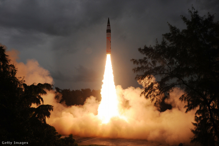 India nagy hatótávolságú, Agni–5 nevű rakétájának tesztje 2013 szeptemberében
