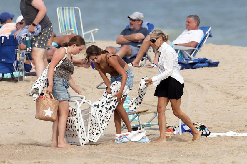 Sarah Jessica Parker a strandon élvezte a hosszú hétvégét a lányaival.