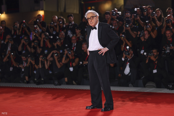 Woody Allen a Coup de Chance című filmje bemutatóján a 80. Velencei Nemzetközi Filmfesztiválon.