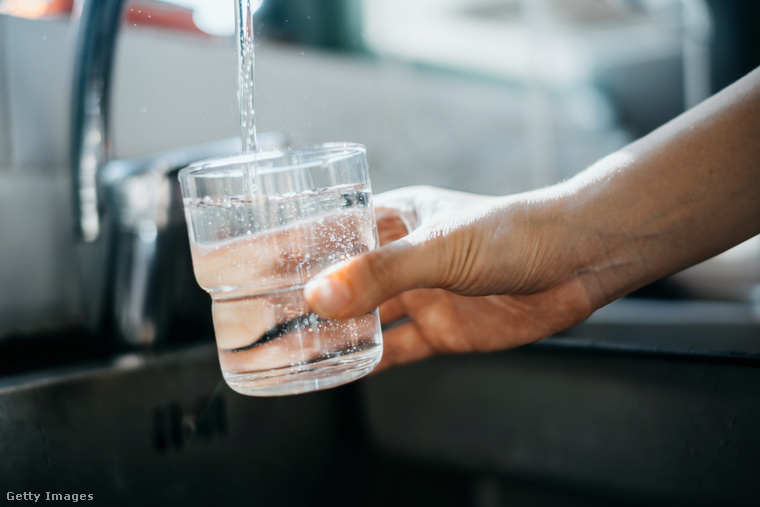A vízallergiában szenvedőknek akár egy pohár víz is okozhat komoly tüneteket. (Fotó: d3sign / Getty Images Hungary)
