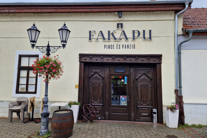 A Fakapu 200 éves műemlék bejárata