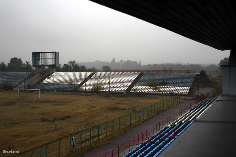 Borzasztó állapotban van a Stadler Stadion. (Fotó: Nagy Attila / Index)