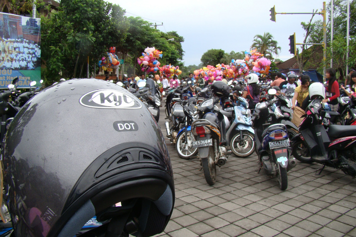 Bali utcáit a mopedesek uralják