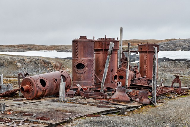 Ny-Ålesund bányaváros volt, ennek ma is őrzi nyomát