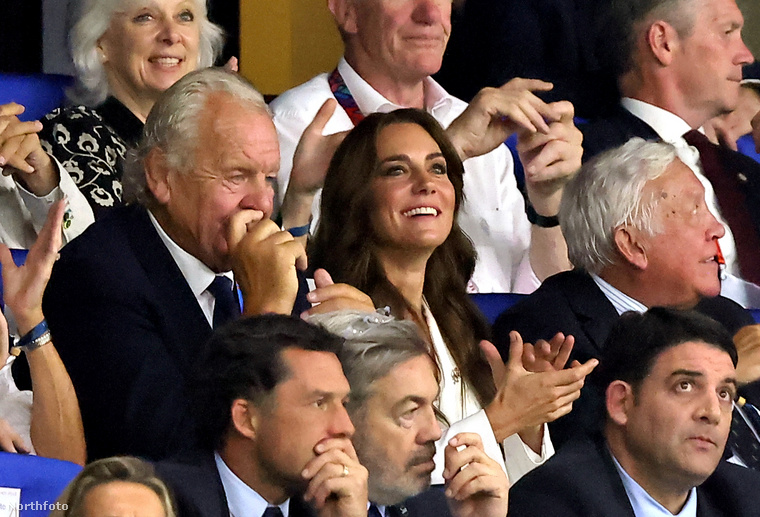 Katalin walesi hercegné a marseille-i Stade Velodrome-ban nézte végig, ahogy Anglia legyőzi Argentínát a rögbi-világbajnokságon.