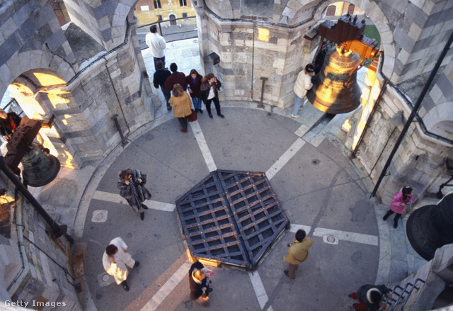 A pisai ferde tornyot egy időre lezárták a turisták elől