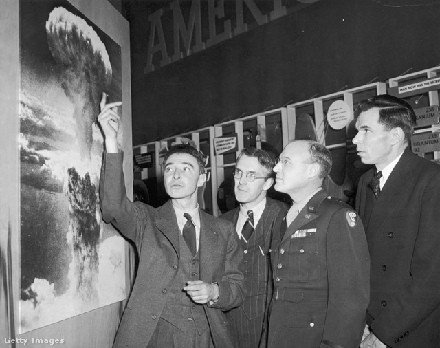 Oppenheimer társaival az amerikai atombombán dolgozott, versenyezve a németekkel