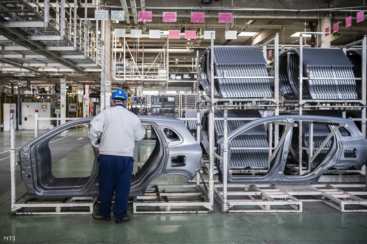 A présüzem alkatrésztárolója az esztergomi Suzuki gyárban 2022. október 19-én