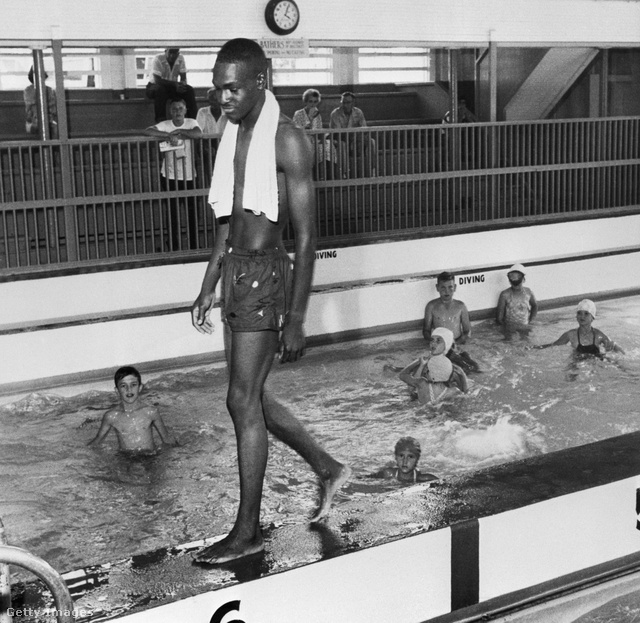 1958: a 19 éves David Isom megszegi a szegregált uszoda szabályát, mire a rasszista vezetőség inkább bezárta az uszodát