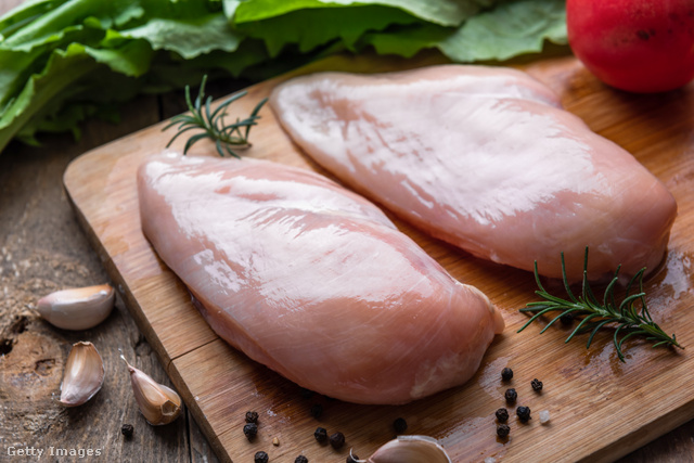 A csirkehús – különösen a csirkemell – sok fehérjét tartalmaz