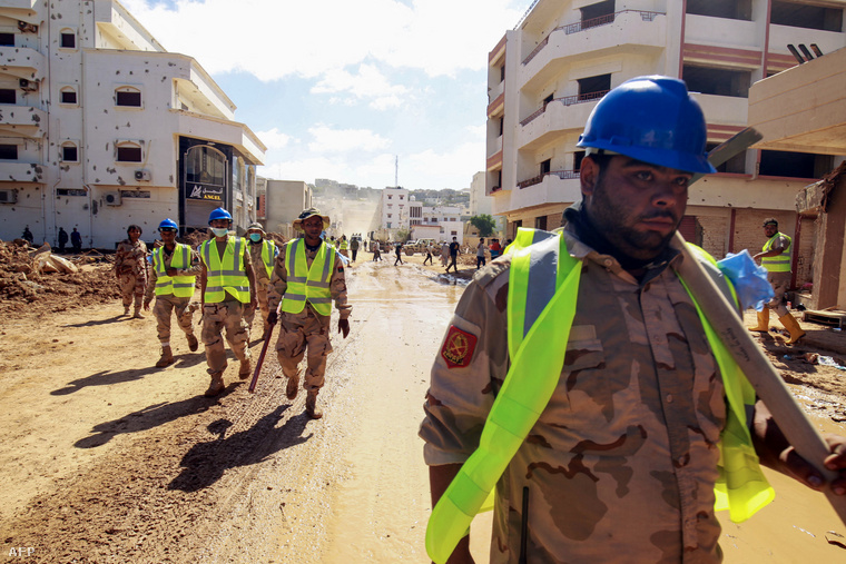 Mentőmunkások Dernában 2023