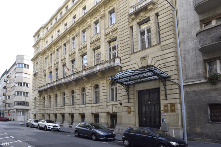 A Magyar Ügyvédi Kamara és a Budapesti Ügyvédi Kamara székháza a főváros V. kerületében, a Szemere utcában