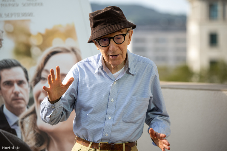 Woody Allent Barcelonában fotózták le, ahol „A Matter of Luck” című film premierjére igyekezett