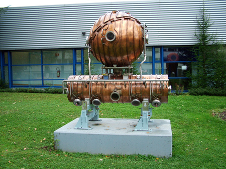 A LEP egyik üregrezonátora a CERN-ben