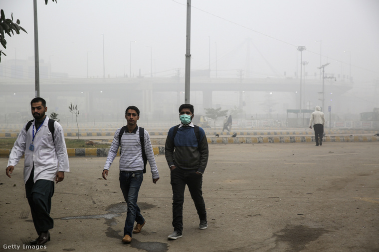 Lahore-ban mérték a legrosszabb légszennyezettségi szintet a világon, ami sokszorosa volt az egészségre károsnak. (Fotó: Bloomberg / Getty Images Hungary)