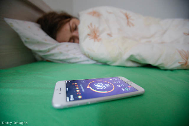 Alvásfigyelő applikációk adatai segítették a kutatóknak megtalálni a legjobb alvókat