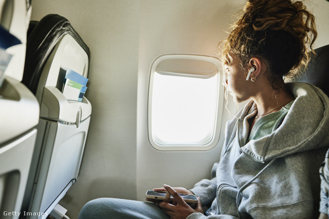A zajszűrős fejhallgató a jó választás a repülőn