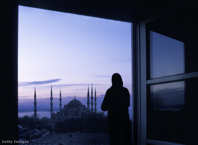 A muzulmán vallás megköveteli a reggeli imát, emiatt a vallás követői kevesebbet alszanak