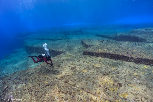 Máig vitatott, hogy természetes képződmények vagy az ember alkotta építmények ezek a víz alatti lépcsők Jonaguninál