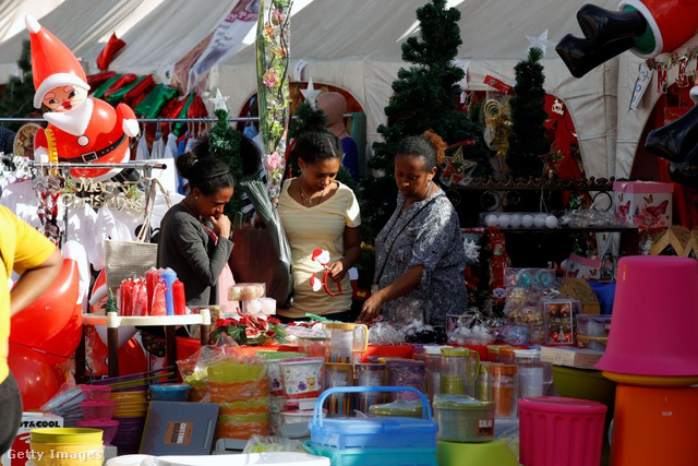 Karácsonyi vásárlás, készülődés Etiópia pálmafái alatt