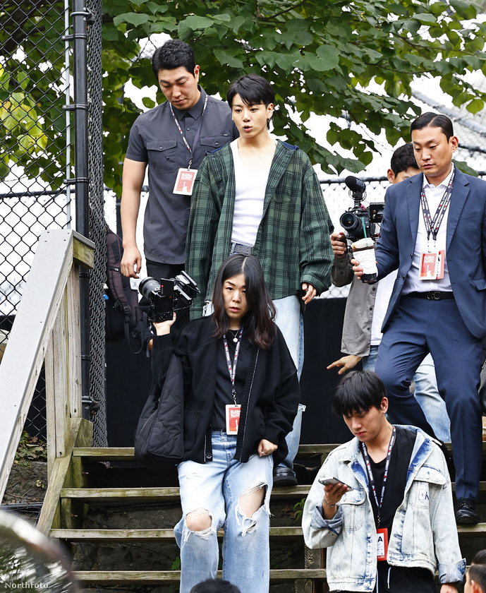 &nbsp;A BTS együttes egyik tagját, Jung Kookot a Global Citizen próbáján szúrták ki a paparazzik