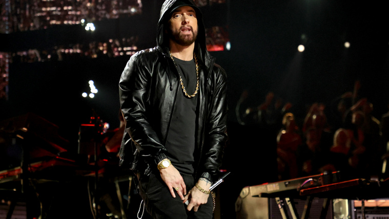 Eminem ronggyá keresi magát, de nevelt lánya nem kér a pénzéből