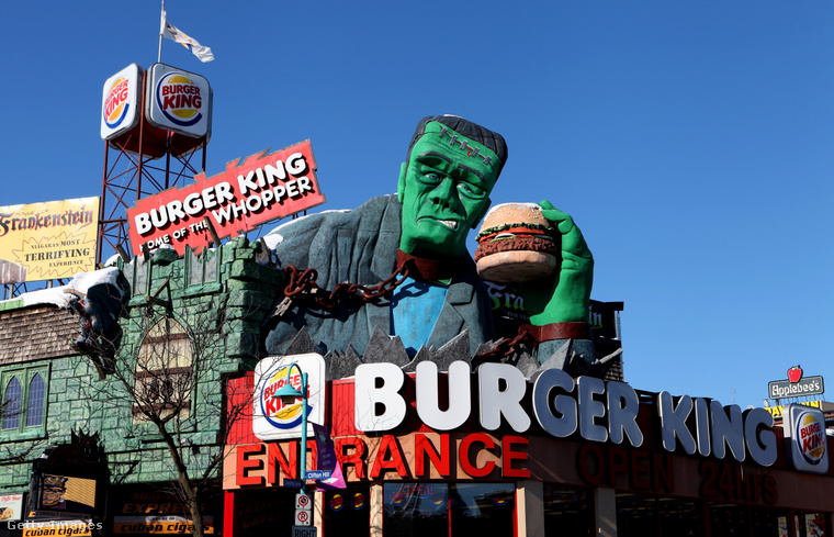 itt található a House of Frankenstein nevű kísértetház, amiben található egy horror Burger King is. (Fotó: Raymond Boyd / Getty Images Hungary)