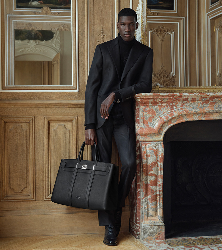 Az exkluzív táska Louis Vuitton fiáról, Georges Tote-ról kapta a nevét