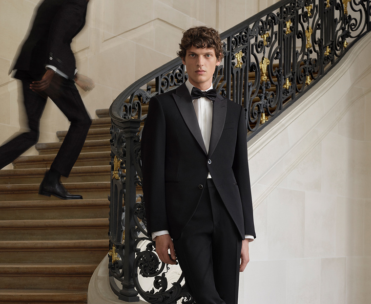 A Louis Vuitton nemrég mutatta be a 2024-es formális férfikollekcióját, amelynek darabjai a klasszikus eleganciát idézik modern elemekkel megspékelve